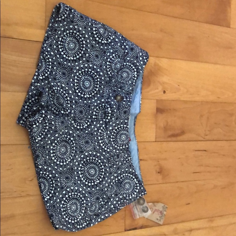 Red Camel Shorts/ comes with extra buttons